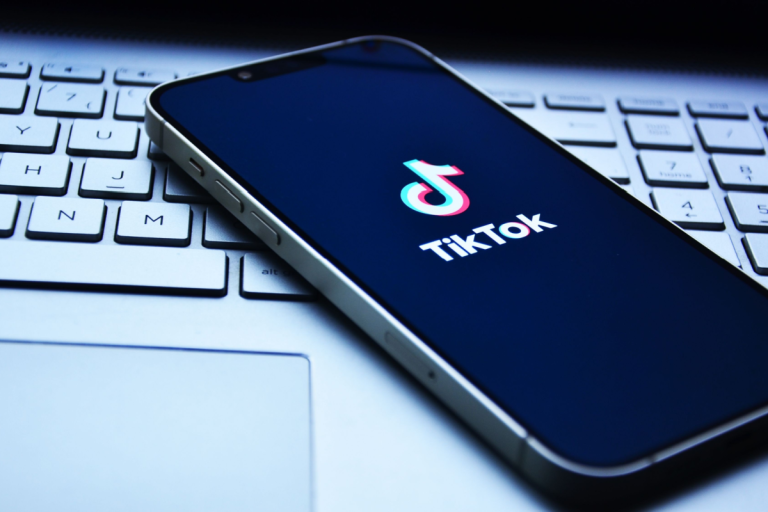 TikTok faces surge in U.S. uninstalls amid tech issues